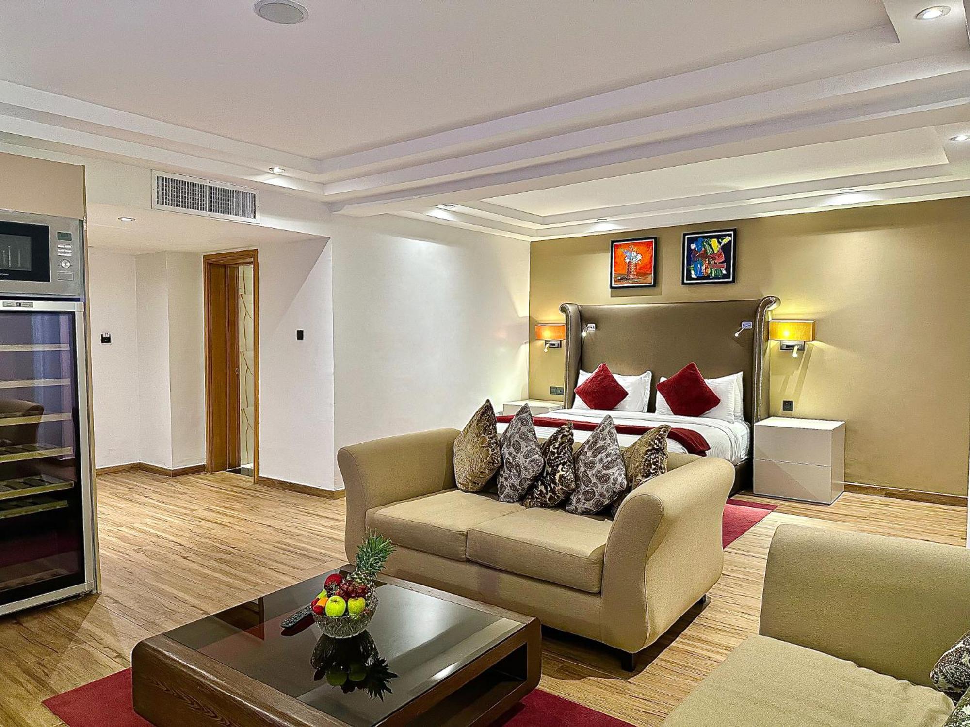 Victoria Crown Plaza Hotel Лагос Экстерьер фото