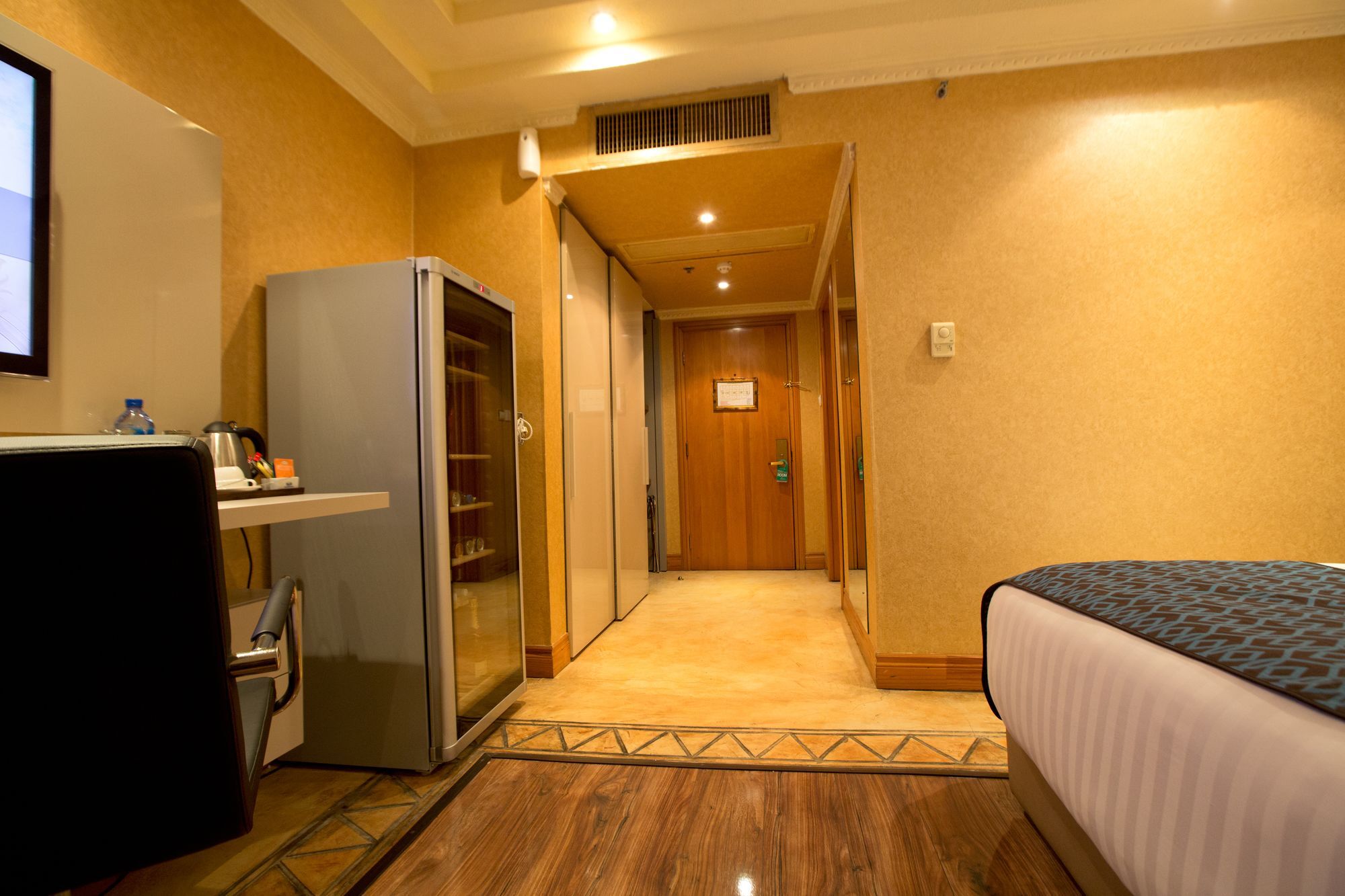 Victoria Crown Plaza Hotel Лагос Экстерьер фото